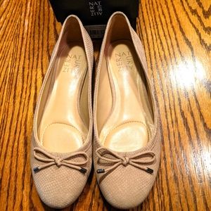 NATURALIZER Nude Flats